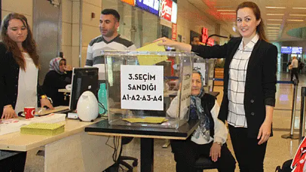 Atatürk Havalimanı'nda oy verme işlemi başladı