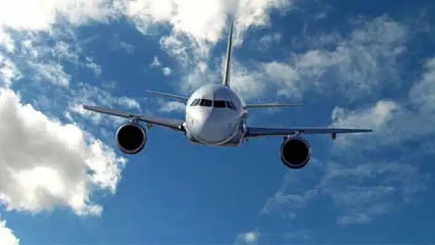 Bomba ihbarı yapılan uçak geri döndü