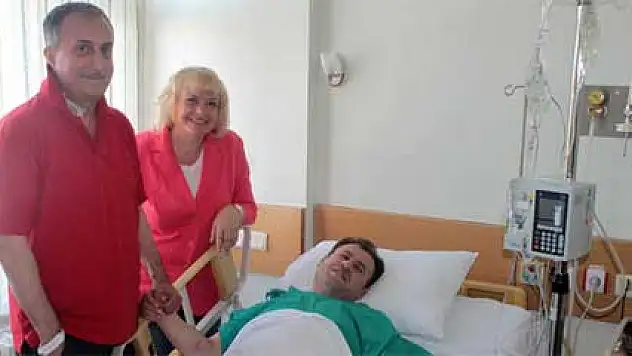 Tanımadığı kişiye böbreğini verdi