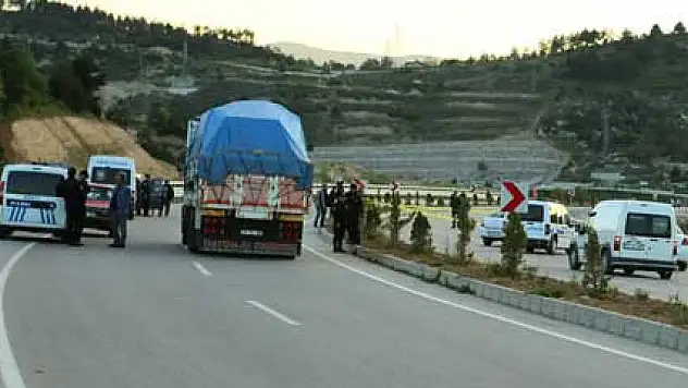 Baba ile oğul arasında silahlar konuştu! 2 ölü