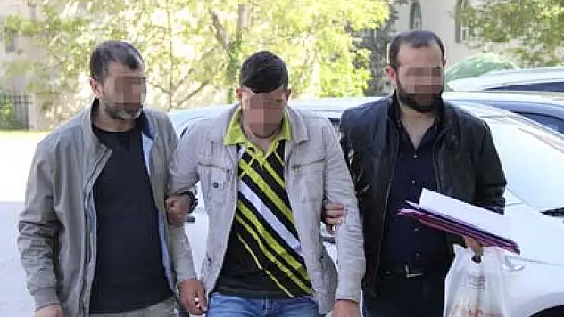 Parkta Bonzai İle Yakalandı