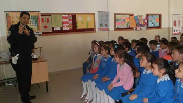 EMNİYET SEMİNERLERİNİ SÜRDÜRÜYOR