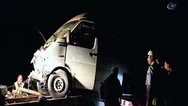 CHP'nin seçim minibüsü kaza yaptı: 1 ölü 8 yaralı