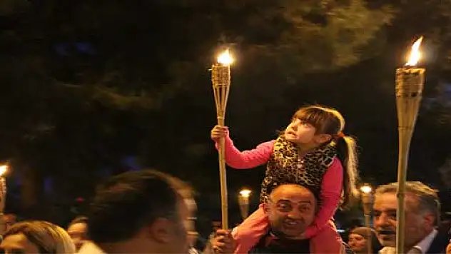 Samsun'da 500 Fener Gökyüzüne Bırakıldı