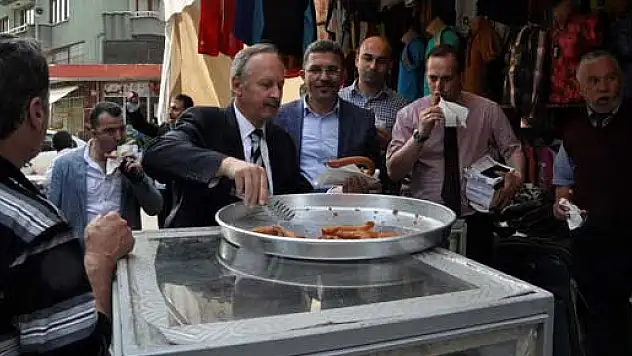 Özden, Kendi Elleriyle Tatlı İkramı Yaptı