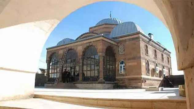 Doğu ile Batı arasındaki en kestirme yol teknolojiye direniyor