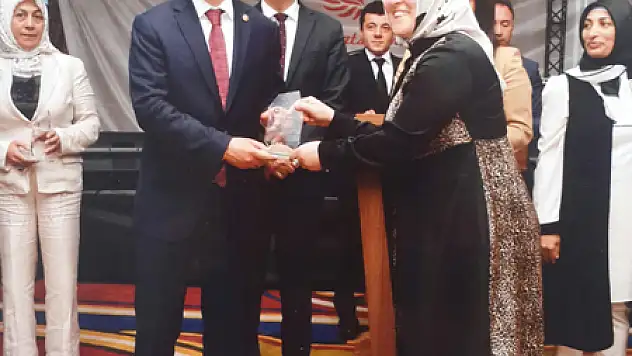 Yılın Hemşireleri ve Ebeleri Ödüllerini Aldı