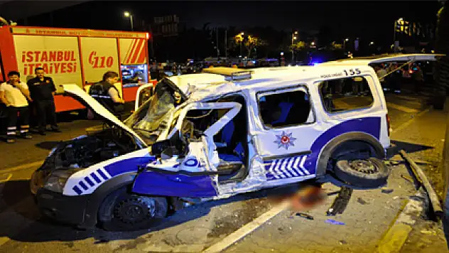 Meslektaşlarını hastaneye götüren polisler kaza yaptı : 1 şehit 2 yaralı