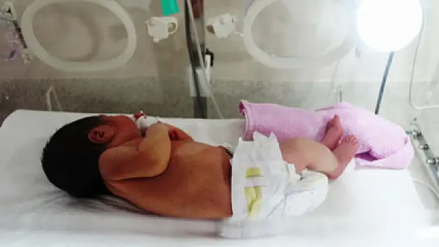 Yüzünü bile görmediği bebeğini hastanede bırakıp kaçtı