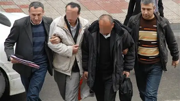 Otomobil hırsızlarını mobese kamerası ele verdi