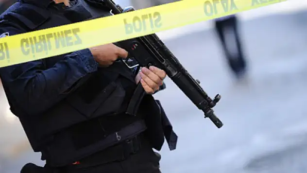 İstanbul Emniyet Müdürlüğü'nde şüpheli şahıs paniği