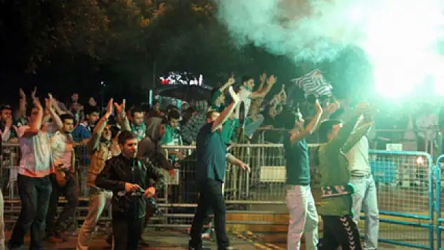 Maç bitti ortalık savaş alanına döndü