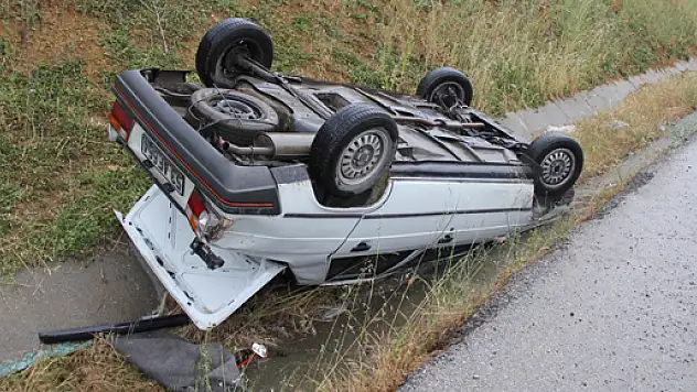 Otomobil Su Kanalına Devrildi: 1 Yaralı