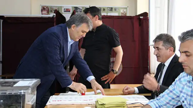 Abdullah Gül: 'Millet artık kararını veriyor'