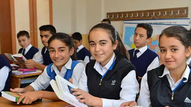 17 milyon 559 bin öğrenci Cuma günü tatile girecek