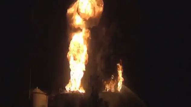 Ukrayna'da yakıt depolama tesisi alev alev yandı