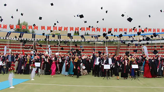 İlahiyat Fakültesi 343 Mezun Verdi