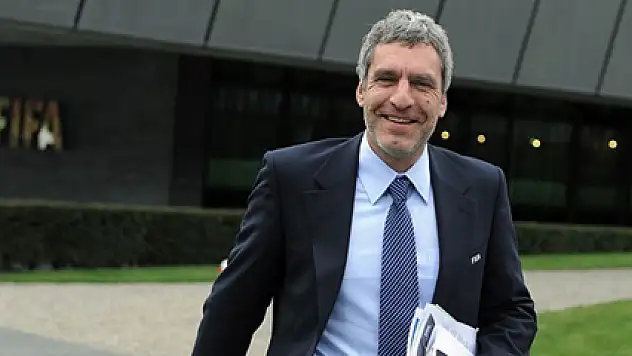 FIFA'yla dalga geçince işinden oldu