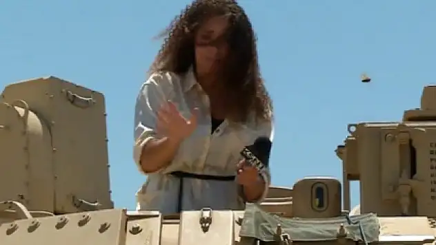 Kadın muhabirin zor anları