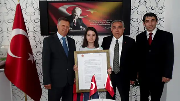 'Çocuk Gözüyle Milli İrade' Projesiyle Türkiye 1.'Si Oldu