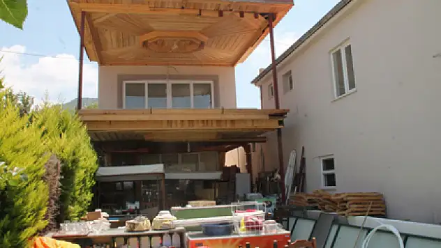 Kenan İmirzalıoğlu satın aldığı mülkün sahibiyle kiracısı arasında kaldı