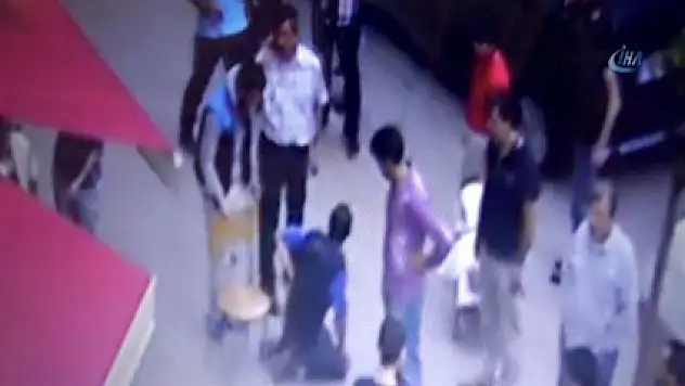Bursa'da 2 kişinin bıçaklandığı ekmek kavgası kamerada