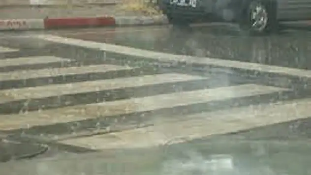 SAMSUN'DA YAĞMUR HAYATI FELÇ ETTİ, SEL UYARISI