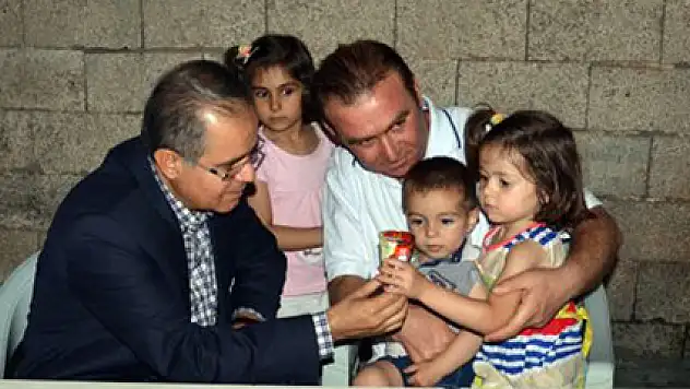 Vali Tapsız, Ramazan ziyaretlerine Suriyeli ailelerle devam etti