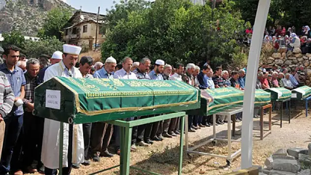 Ermenek'te öldürülen beş kişi toprağa verildi