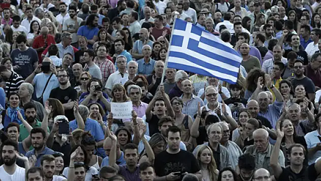 Yunanistan IMF'ye bugün ödeme yapmazsa dibi görecek