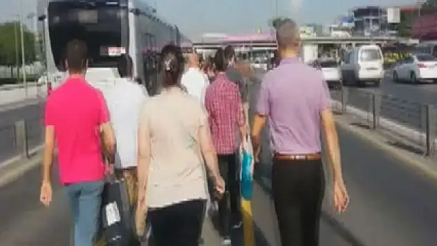 Metrobüs arıza yaptı