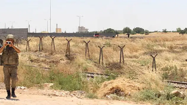 Sınıra mayın döşeyen IŞİD'liler ilk defa yakından görüntülendi