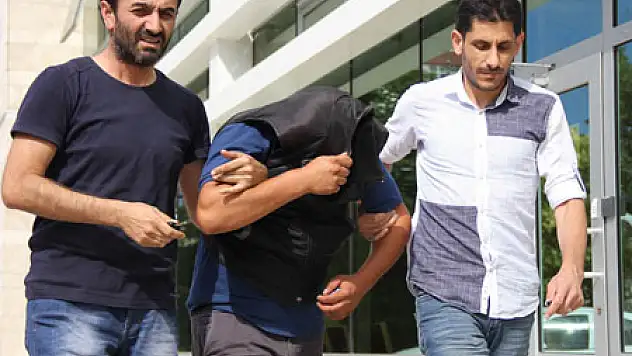 YALITIM YAPARKEN GİRDİĞİ EVDEN ALTIN VE PARA ÇALDI