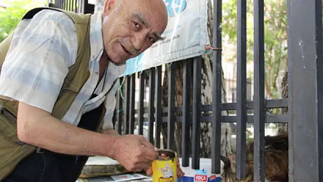 Depremden kurtuldu hayata kedilerle tutundu