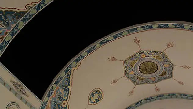 Sunrooflu Cami'nde tasarruflu teravih