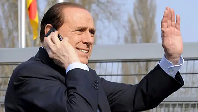 Berlusconi'ye 3 yıl hapis şoku