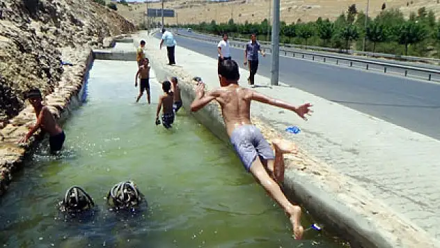 Çocukların karayolunda tehlikeli serinliği