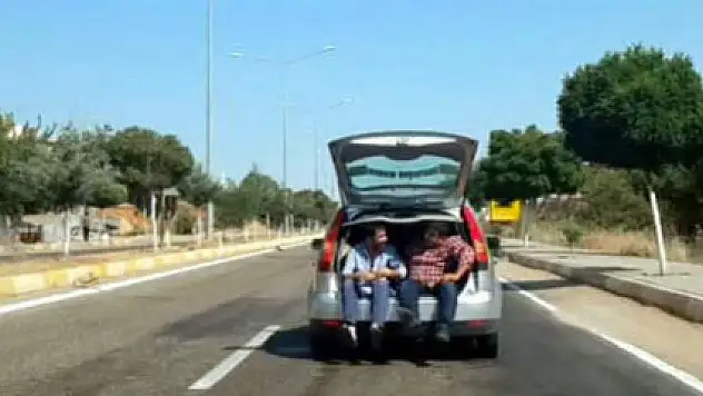 Bagaja binip canlarını tehlikeye attılar