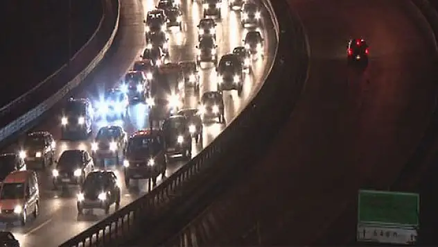 Tatilcilerin dönüş çilesi erken başladı