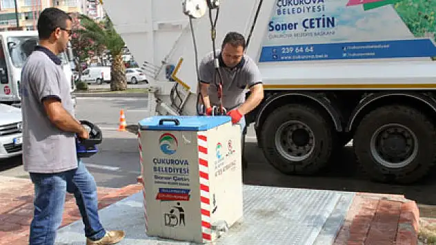 Yeraltı konteyneri geldi, koku gitti