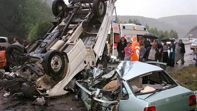 5 Kişinin ölümüne sebep olan sürücüye 8 yıl 4 AY hapis