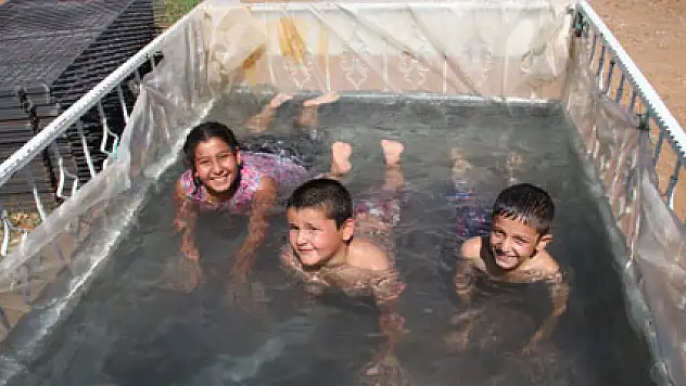 Kamyonet kasası havuz oldu