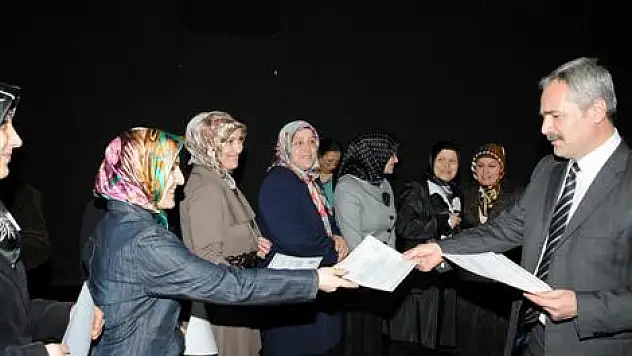 Canik'te kursiyerlerin sertifika heyecanı