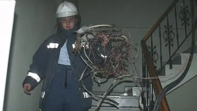 Eski tekel binasındaki yangın korkuttu