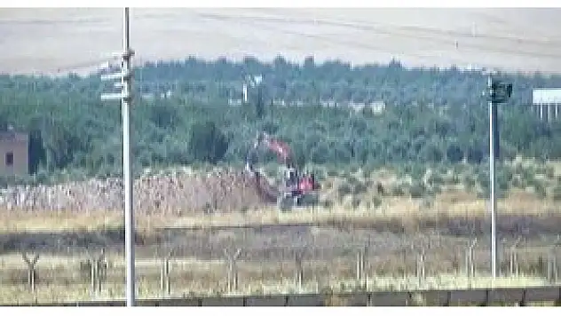 Türkiye mevzi yaptı, IŞİD hendek kazdı