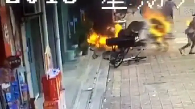 İnsanlar alevler içinde kaldı!