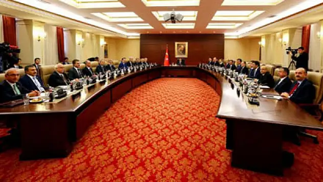 8 bakan bir buçuk aydır maaş alamıyor