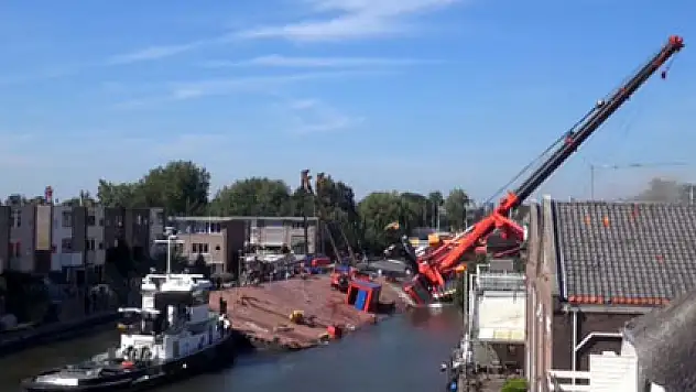 Dev vinçler devrildi: 20 yaralı