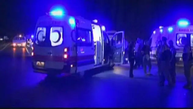 Yolcu otobüsü TIR'a çarptı: 33 yaralı!