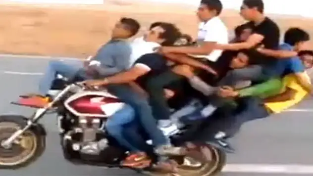 Bir motosiklete kaç kişi binebilir?